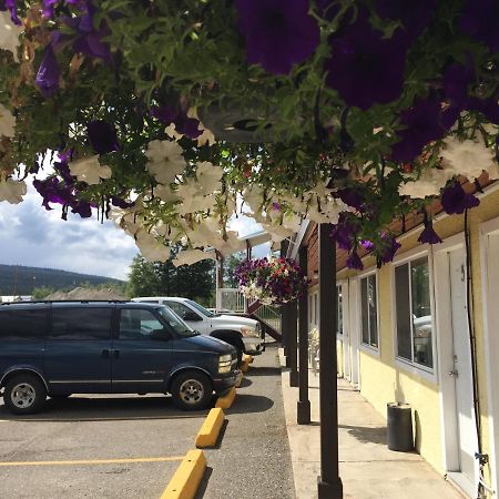 Westwood Motel 100 Mile House Dış mekan fotoğraf