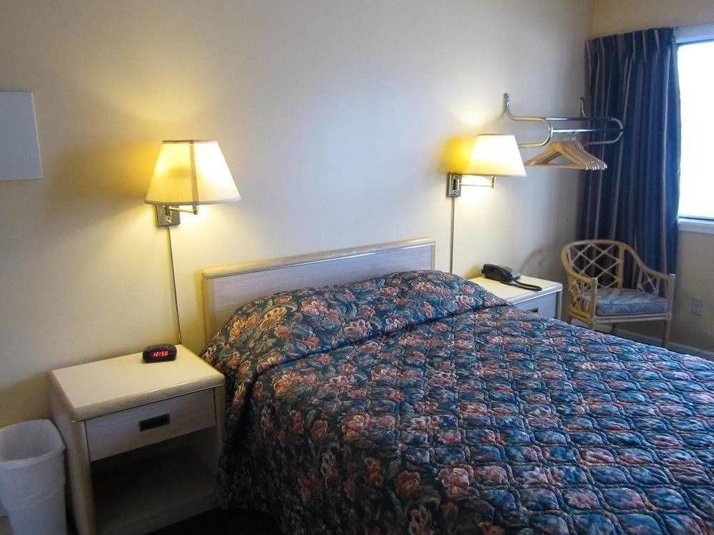 Westwood Motel 100 Mile House Dış mekan fotoğraf