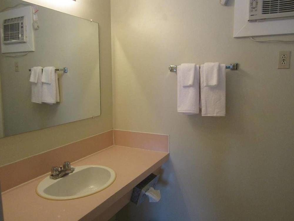 Westwood Motel 100 Mile House Dış mekan fotoğraf