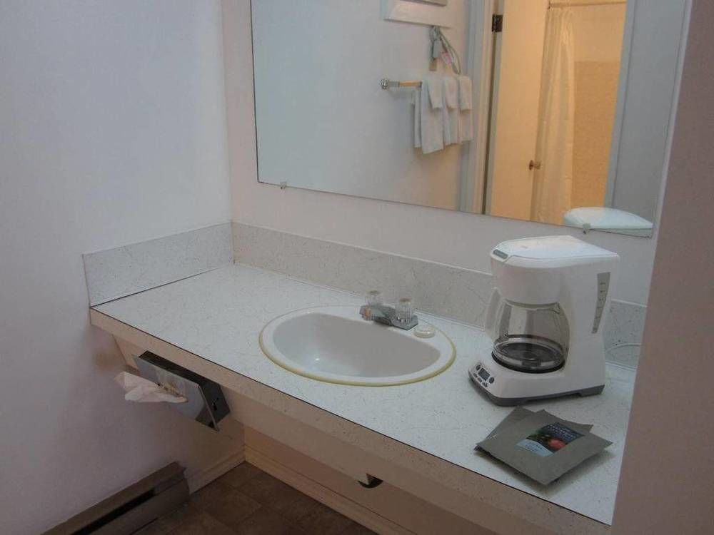Westwood Motel 100 Mile House Dış mekan fotoğraf