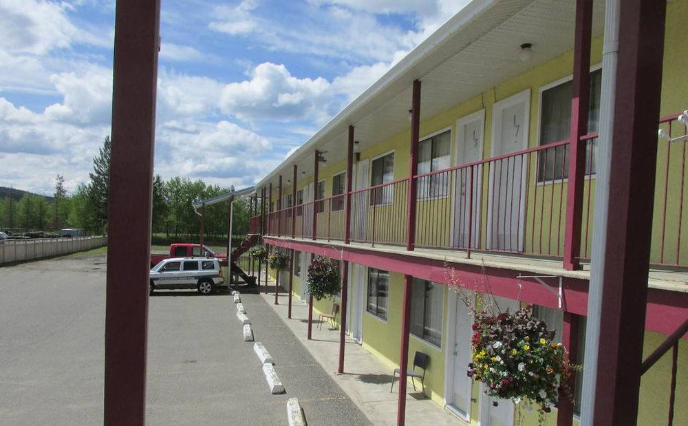 Westwood Motel 100 Mile House Dış mekan fotoğraf