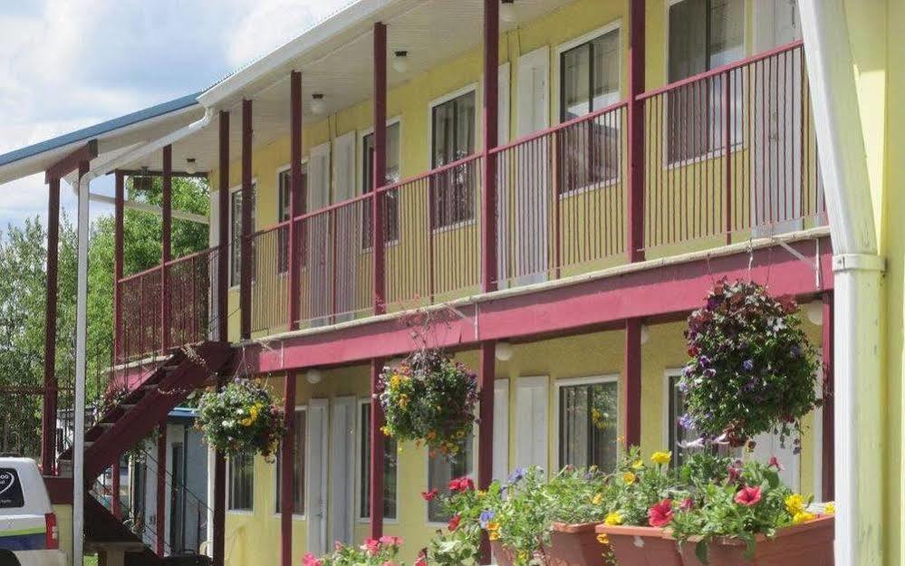 Westwood Motel 100 Mile House Dış mekan fotoğraf