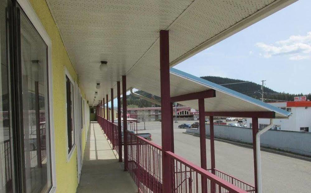 Westwood Motel 100 Mile House Dış mekan fotoğraf