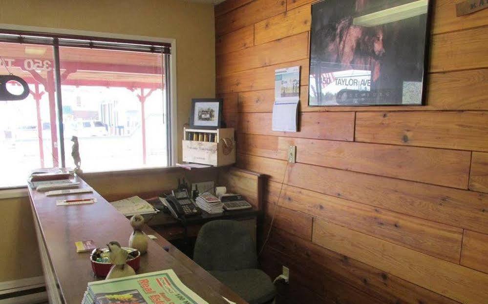 Westwood Motel 100 Mile House Dış mekan fotoğraf