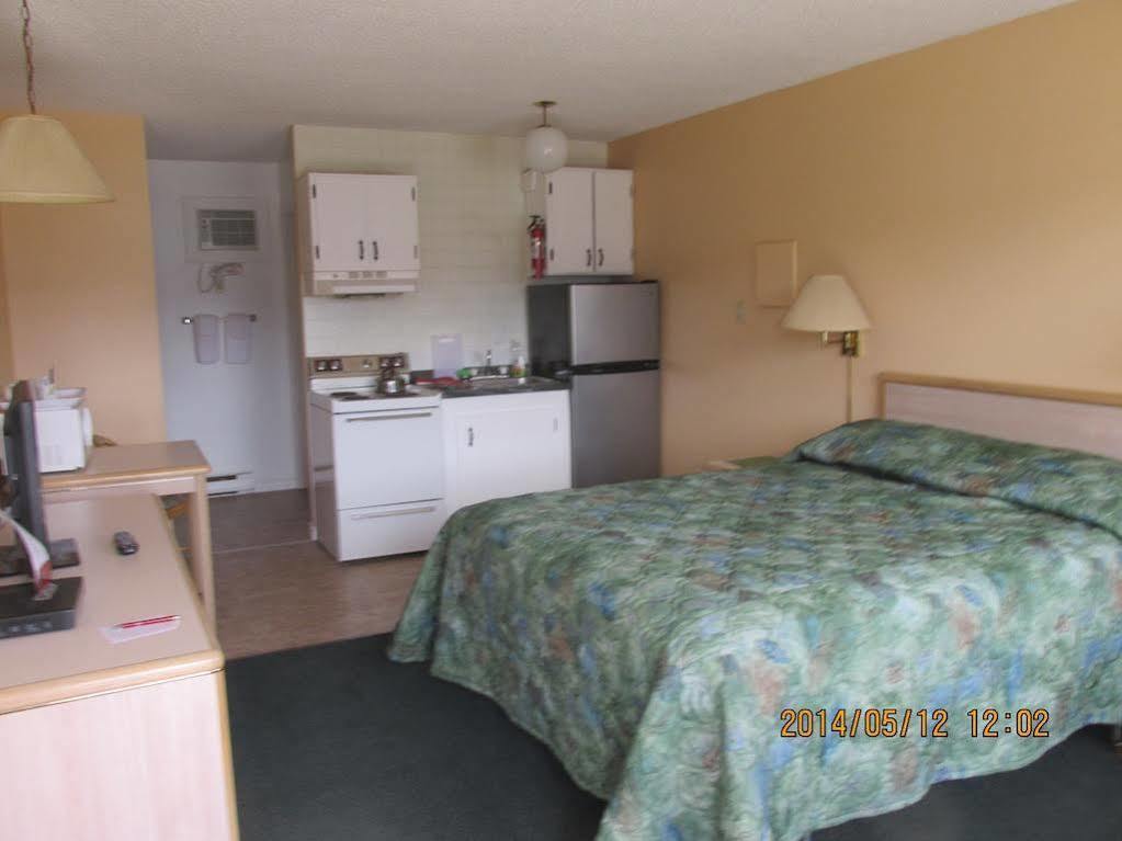 Westwood Motel 100 Mile House Dış mekan fotoğraf