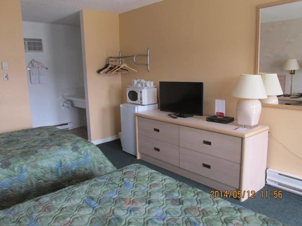 Westwood Motel 100 Mile House Dış mekan fotoğraf