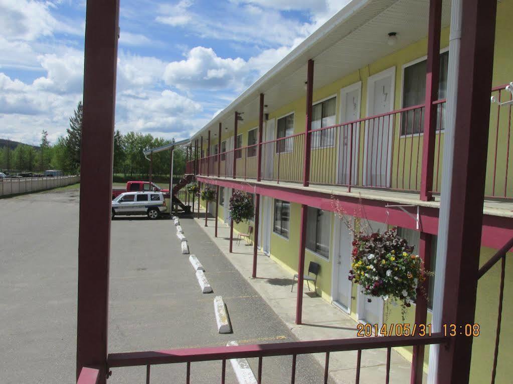 Westwood Motel 100 Mile House Dış mekan fotoğraf
