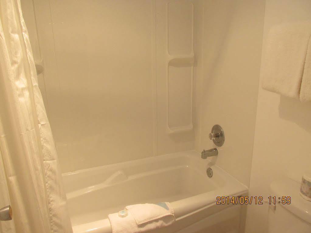 Westwood Motel 100 Mile House Dış mekan fotoğraf