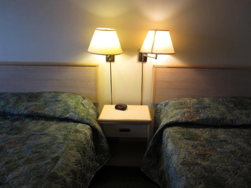 Westwood Motel 100 Mile House Dış mekan fotoğraf