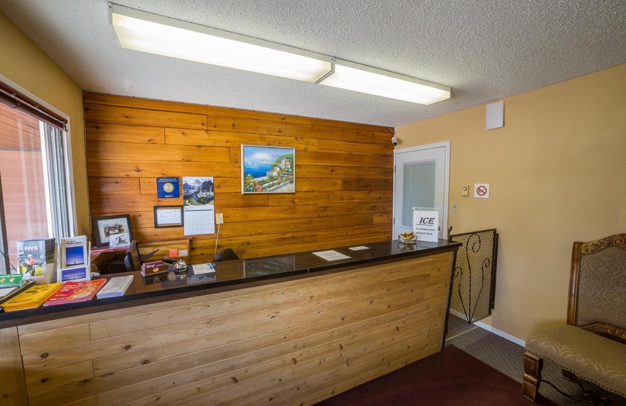 Westwood Motel 100 Mile House Dış mekan fotoğraf
