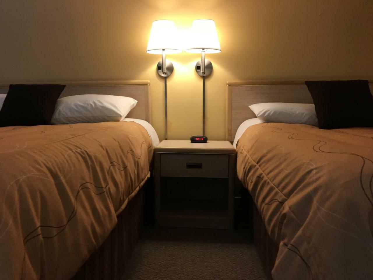Westwood Motel 100 Mile House Dış mekan fotoğraf