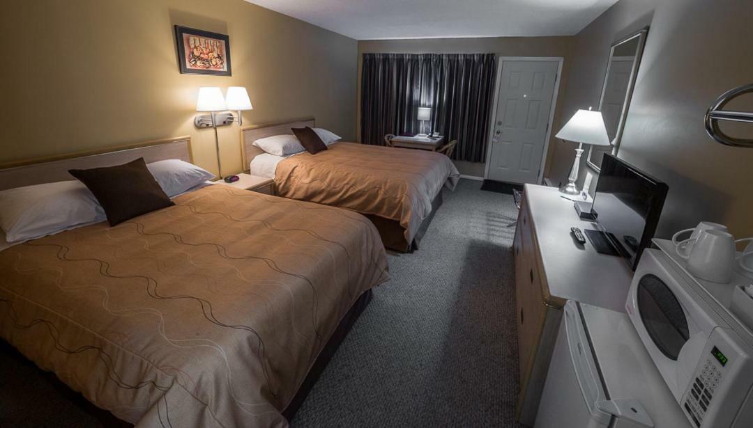 Westwood Motel 100 Mile House Dış mekan fotoğraf