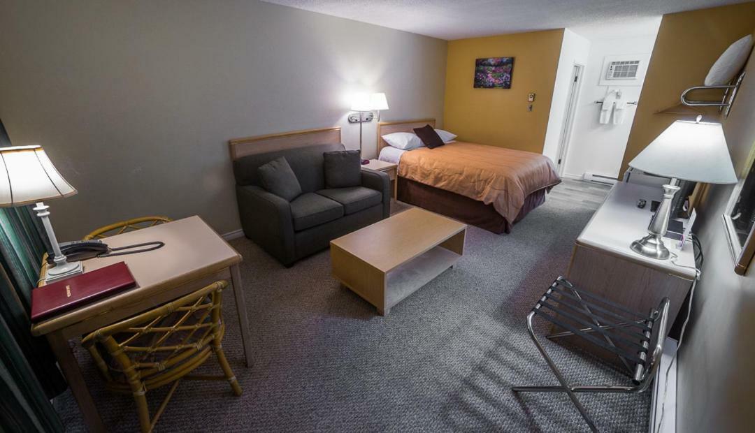 Westwood Motel 100 Mile House Dış mekan fotoğraf